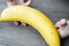 Banāni uz bērniem: plusi un mīnusi šiem augļiem, kā izvēlēties, uzglabāt un ēd