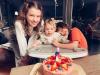 Aktrise Milla Jovoviča atklāja meitas dzimšanas dienu