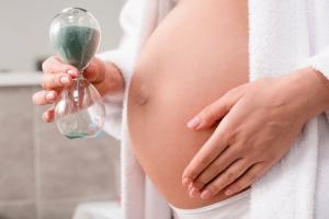 Dzemdības pēc četrdesmit: kas jāzina par vēlu grūtniecību un kā tām sagatavoties