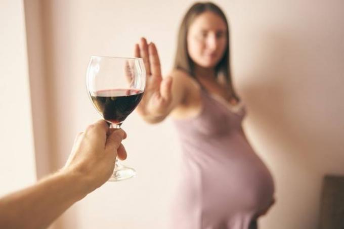 Droša deva alkoholu grūtniecības laikā nav: zinātnieki par augļa smadzeņu