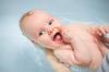 Kā peldēties jaundzimušo: katram māte jāzina