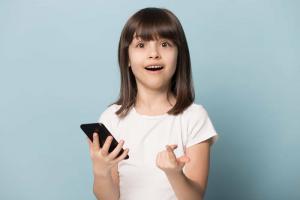 Bērns vēlas iPhone - ko darīt: 10 plusi un mīnusi