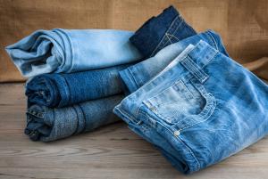 Cik bieži mazgāt džinsus, un kā to darīt labi