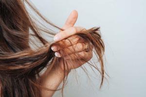Problēmas ar matiem – kādas kaites izraisa cim?