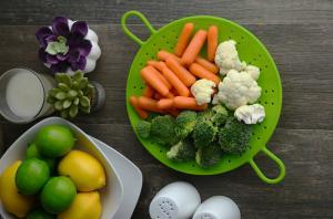 Pirmie cietie pārtika: kartupeļu biezeni recepte ar brokoļi, burkāni un sieru