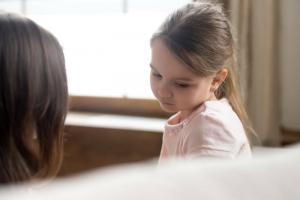 Kā iemācīt bērnam uzticēties vecākiem: vienkārši padomi
