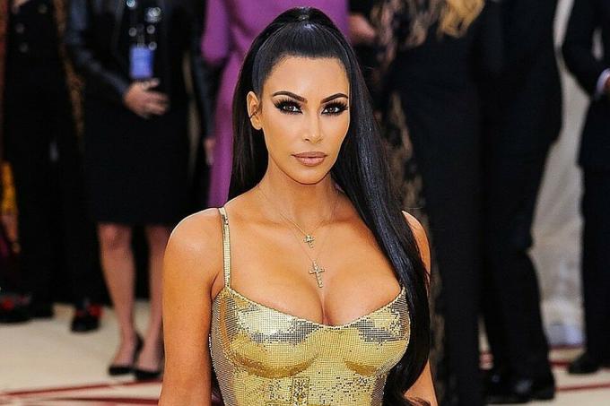 Kim Kardashian neattiecas neeksistējošā alerģijas lipekli, bet vienkārši neēd daudz ruļļos.