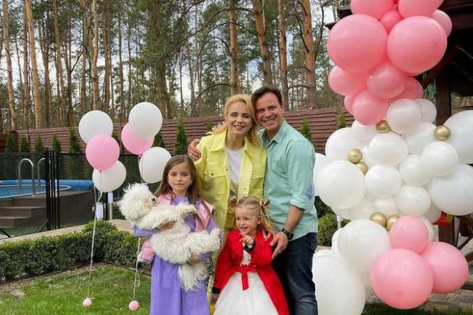 Lilija Rebrika savai dzimšanas dienai uzdāvināja meitai māju un automašīnu