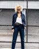 3 zelta noteikumi par to, kā valkāt džinsus pēc 50 un izskatās stilīgi sieviete