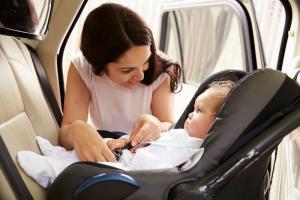 Kā ietaupīt naudu un iegādāties kvalitatīvu auto sēdeklīti savam bērnam?
